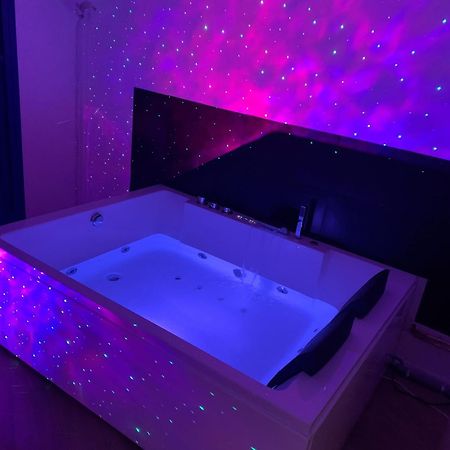 Paris La Defense - Santorin Apartment With Jacuzzi Курбьовоа Екстериор снимка