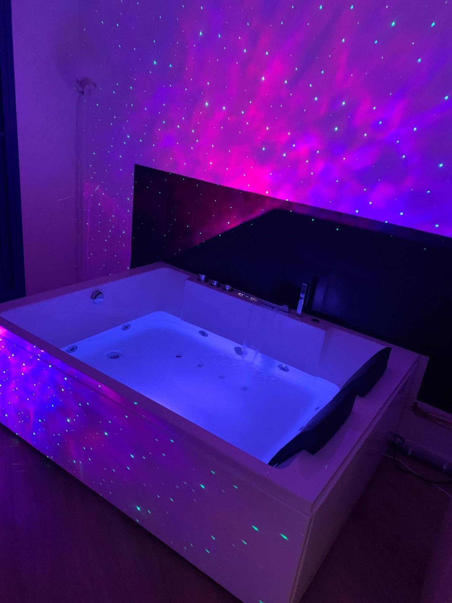 Paris La Defense - Santorin Apartment With Jacuzzi Курбьовоа Екстериор снимка
