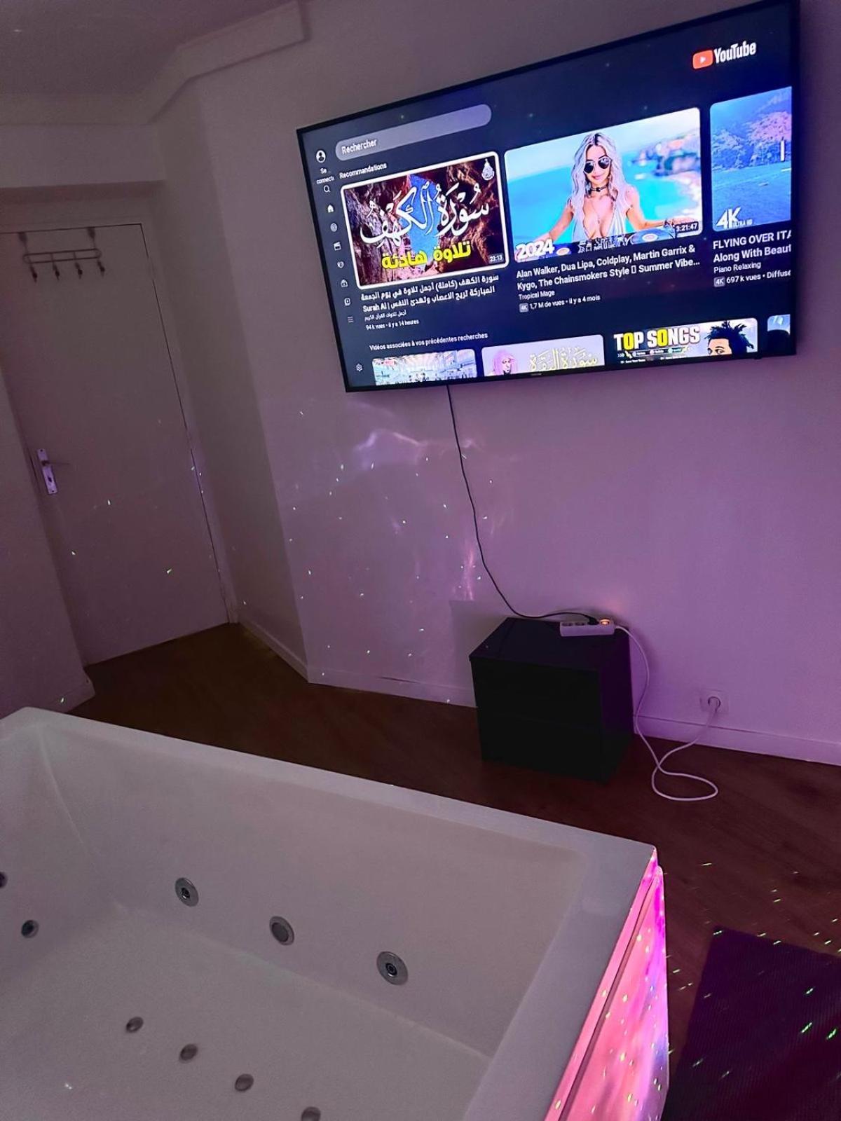 Paris La Defense - Santorin Apartment With Jacuzzi Курбьовоа Екстериор снимка